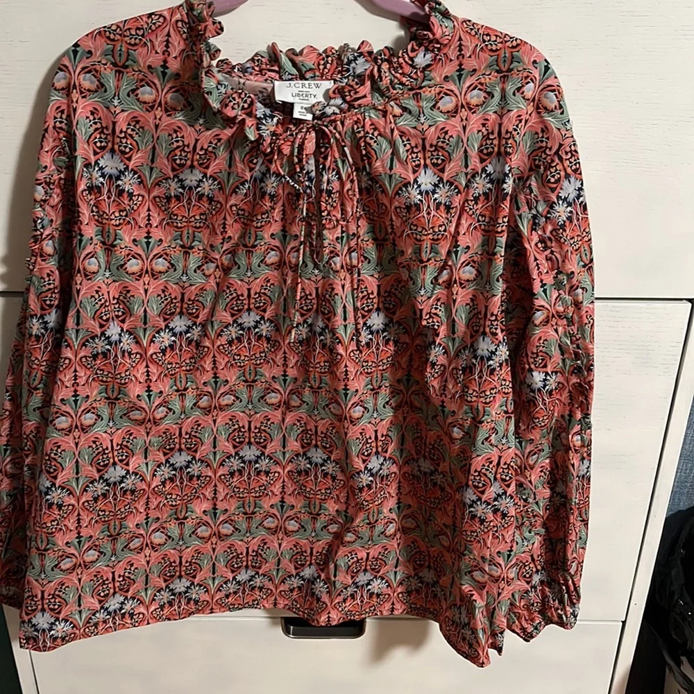 Plus size top - Picture 2 of 4